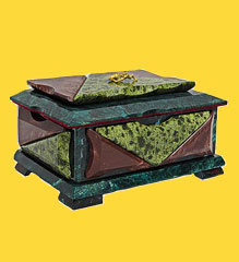 Изделия из оникса, яшмы, кальцита, нефрита, малахита и змеевика